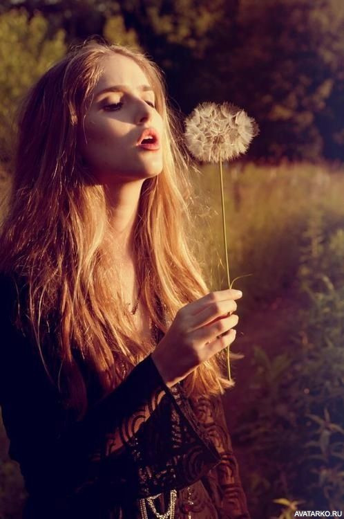 Картинка 498x750 | Девушка с большим одуванчиком и открытым ртом | Девушка, Одуванчики, картинка на аву