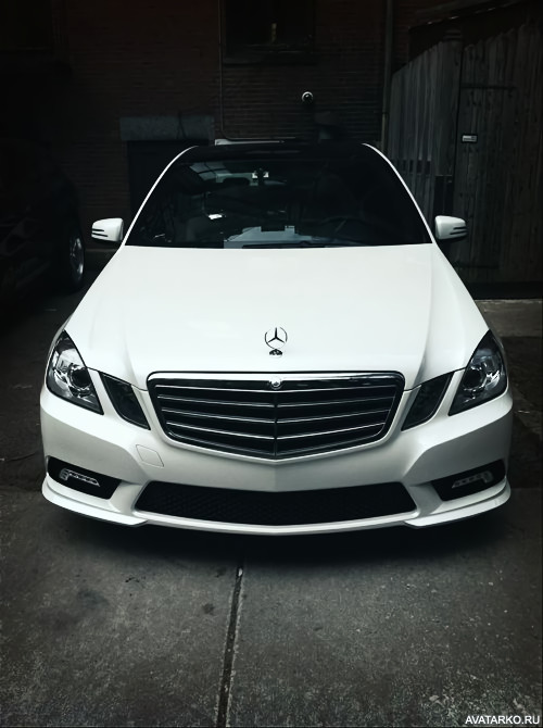 Фото 500x670 | Автомобиль Mercedes-Benz E350 белого цвета, вид спереди | Авто, фотография